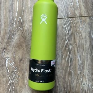 NWT green hydroflask water bottle